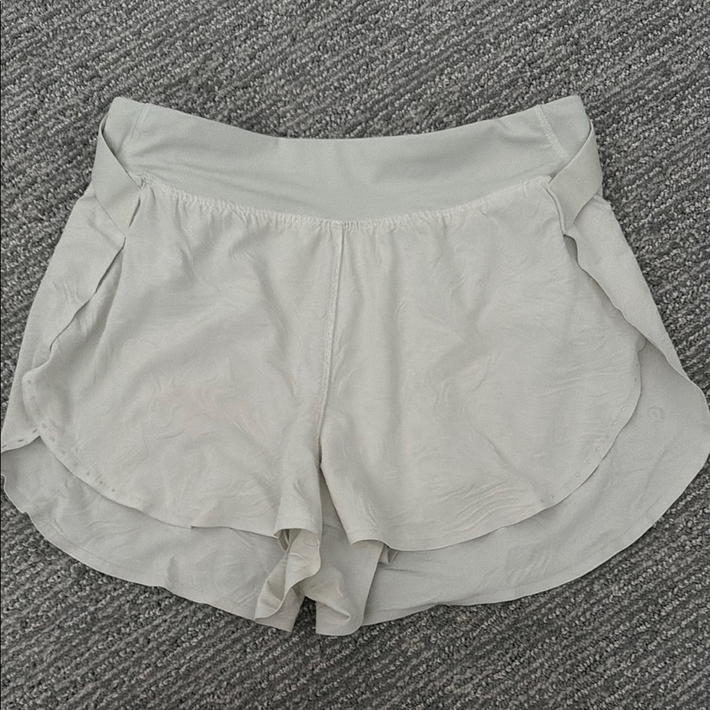 Textured cream Lululemon fast and free short